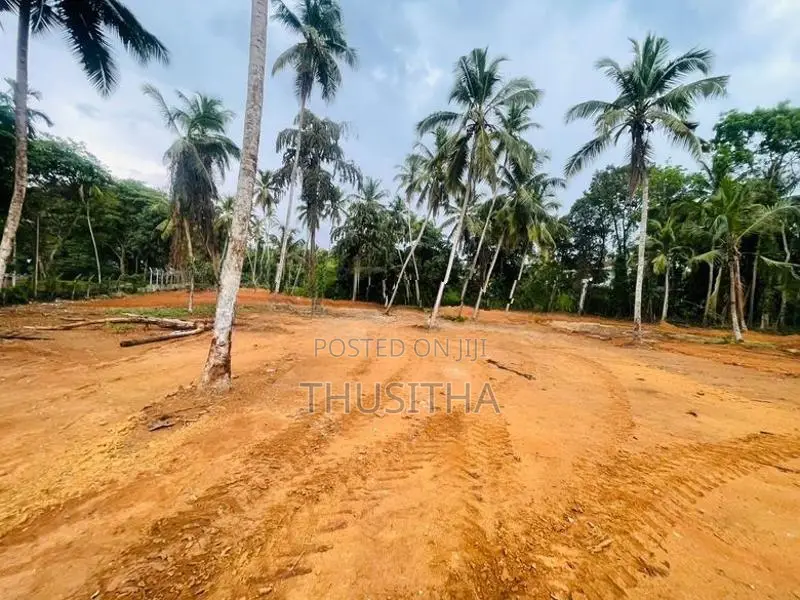 Yakkala Valuable Land for Sale