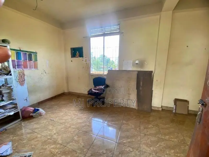 ( GR-1023) Valuable Commercial 1st Floor Office Space Rent in Godagama