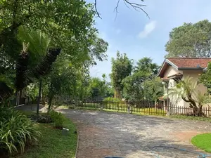 Luxury banglow 92 perch with 2 acres paddy field Maharagama