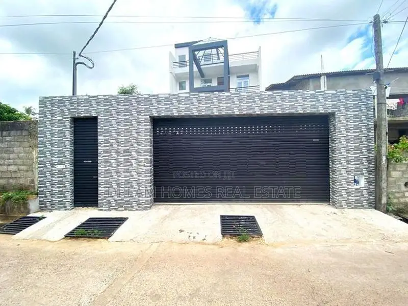 Commercial Building for Rent – Koswatta