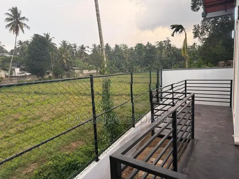 කඩවතට-ගනේමුල්ලට ඉතා ආසන්නයෙන් නවින තනිමහල් නිවසක් විකිණීමට.