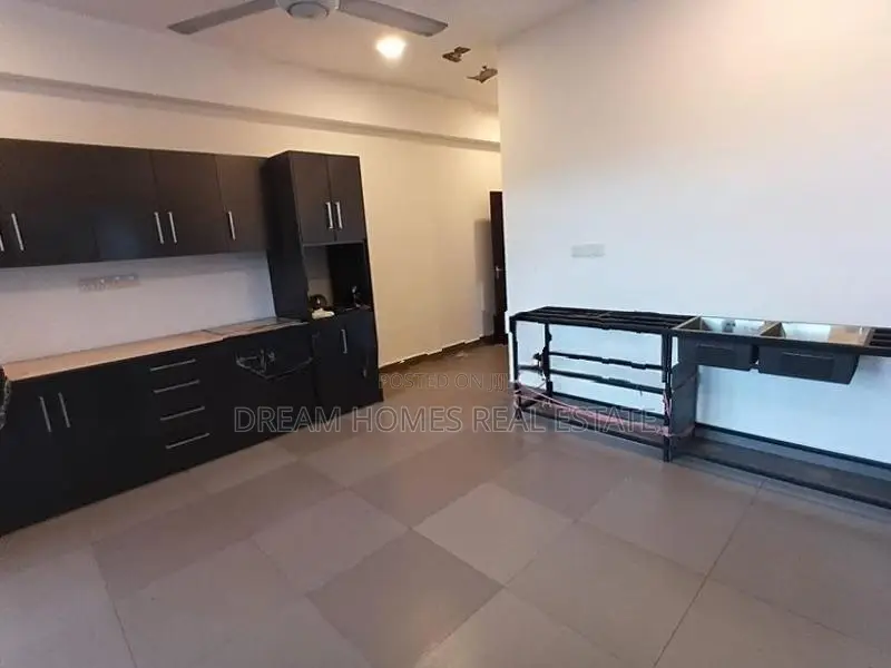 Commercial 4-Storey Building for Rent – Thalawathugoda