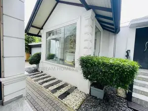 Luxury Mansion with Swimming Pool for Sale – Kiribathgoda