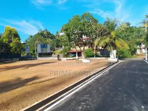 Land Plots in Meepawala