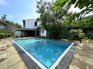 House in Nandimithra Place Colombo 6 With Swimming Pool