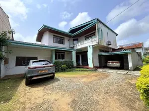 House in Nandimithra Place Colombo 6 With Swimming Pool