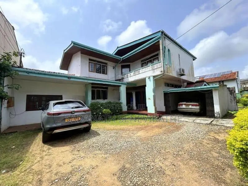 House in Nandimithra Place Colombo 6 With Swimming Pool