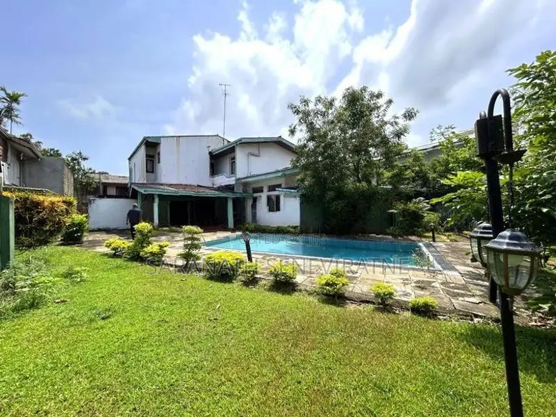 House in Nandimithra Place Colombo 6 With Swimming Pool