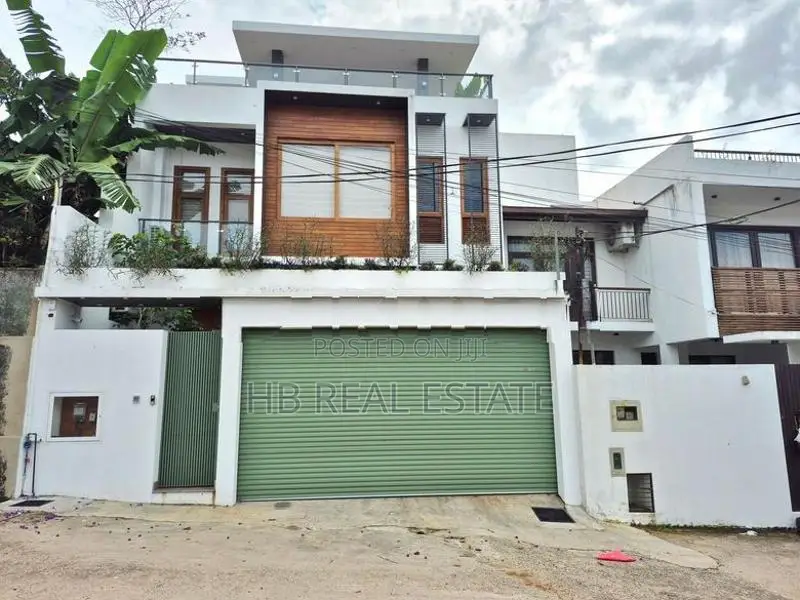Architecture Designed Fully Air-Conditioned Luxury House-Battaramulla