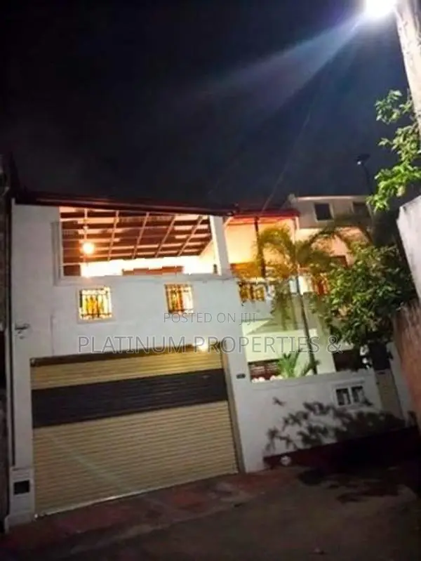 Super Luxury 3-Storey House For Sale In Nugegoda Pepiliyana