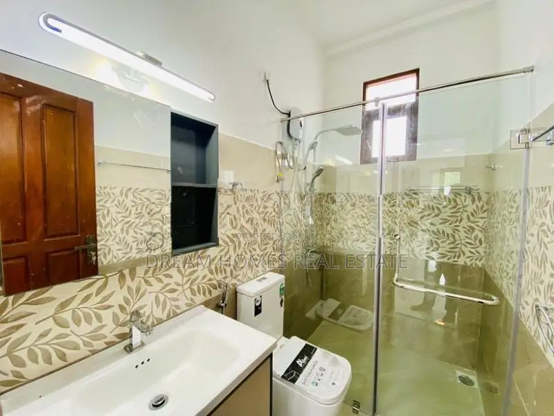 Two Storey House for Sale in Athurugiriya