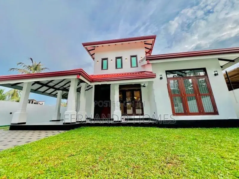 Nicely Done Built 16P Land With Single Storey House for Sale Kandawala