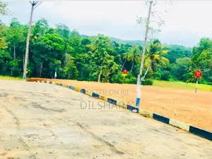 කැකනදුර නගරයෙන් ඉඩමක්
