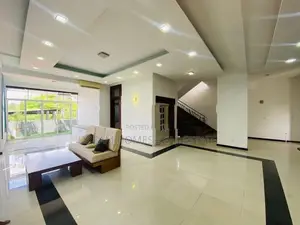 Architect-Designed 5Bedroom Residence House with Studio Apartment
