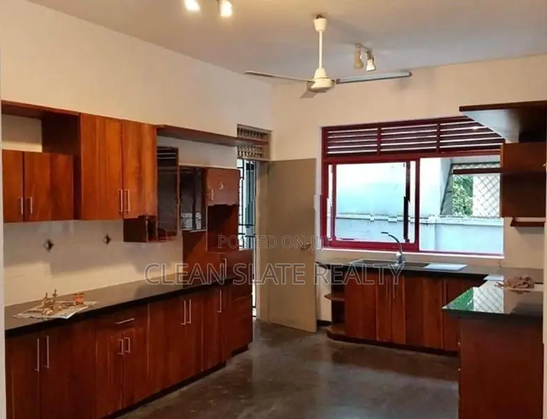5 Bedroom House for Rent at Battaramulla