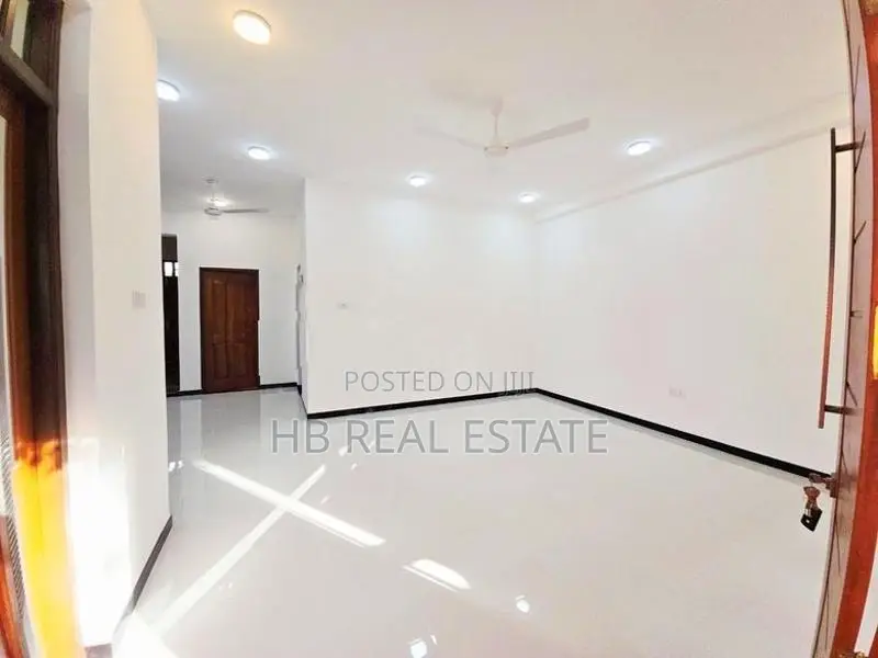 Modern Designed Super Luxury Two Story House Piliyandala