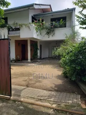 Spacious 2-Bed, 1-Bath Upstairs House with Private Garage – Rajagiriya