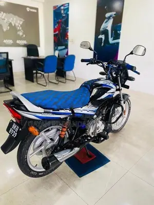 Bajaj CT100 2025