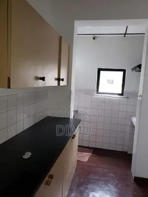 Spacious 2-Bed, 1-Bath Upstairs House with Private Garage – Rajagiriya