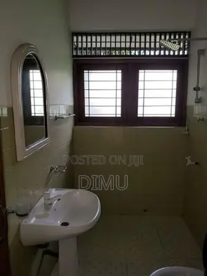 Spacious 2-Bed, 1-Bath Upstairs House with Private Garage – Rajagiriya
