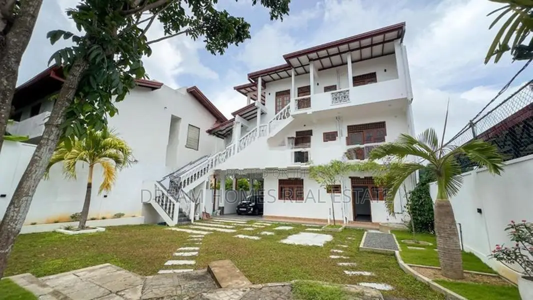 Luxury 3-Storey House for Sale – Panadura