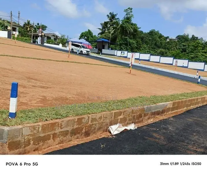 Land for sale at Athurugiriya