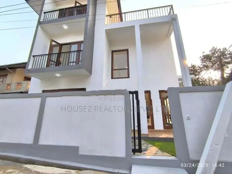 Luxury House for Sale – Thalawathugoda / Hokandara