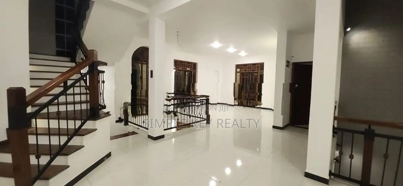 BB62-Beutiful three store house for sale in gampaha yakkala road