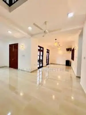 COLOMBO 07 : 3-BR (2000 SQFT) UPSTAIRS UNIT FOR RENT