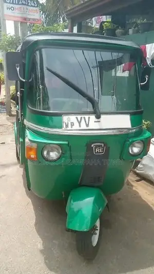 Bajaj RE 205 2011