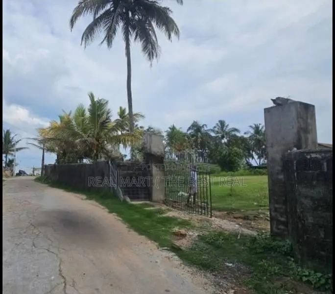 NEGOMBO : 63 PERCHES BEACH VIEW LAND FOR SALE