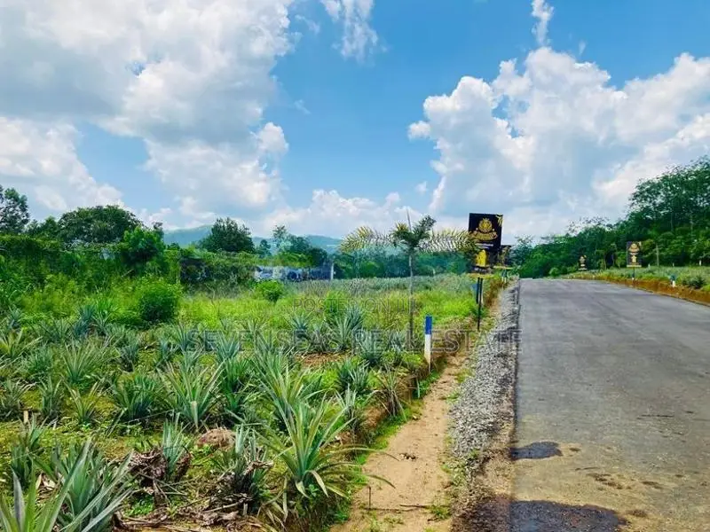 ඇහැලියගොඩින් ඉඩමම