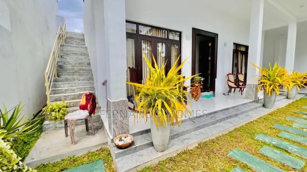 Near Temple Road Downstair Completed Luxury New House Sale In Negombo