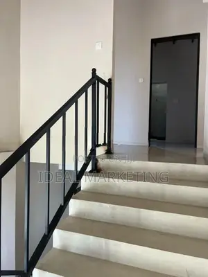 Spacious Residential House for Rent - Colombo 5 (EM759)