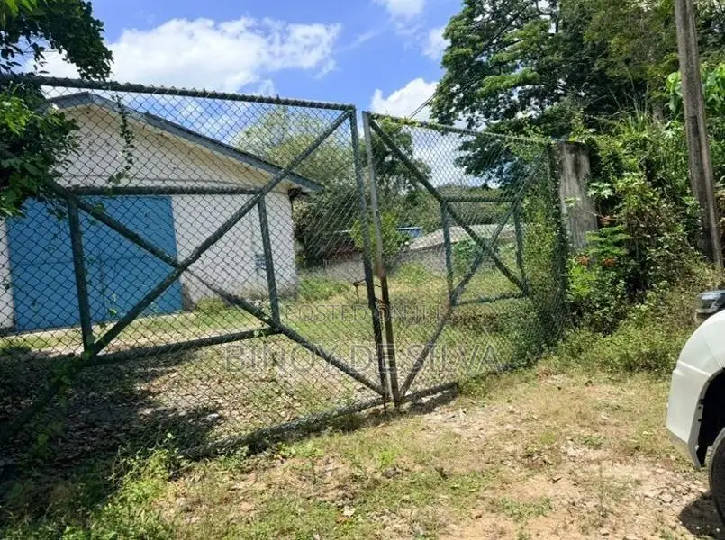Storage Building with Land for Rent Monaragala
