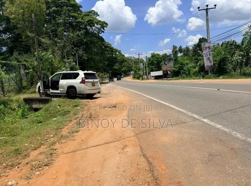 Storage Building with Land for Rent Monaragala