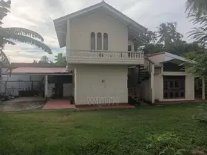 පදිංචිවිය හෑකි දෙමහල් නිවසක් සමග ඉඩමක් විකිනිමට හයිලෙවල්එකටආසන්නව මහරග