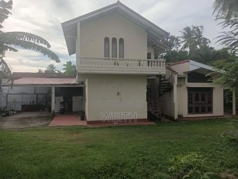 පදිංචිවිය හෑකි දෙමහල් නිවසක් සමග ඉඩමක් විකිනිමට හයිලෙවල්එකටආසන්නව මහරග