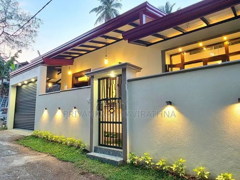 Brand New Mordern House in Diyagama