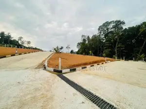 Residential Land for Sale in Kalagedihena