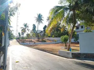 Land Plots in Meepawala
