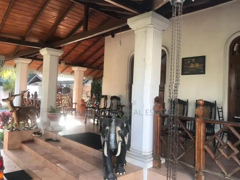 Spacious 7-Bedroom House for Sale – Near Kiribathgoda