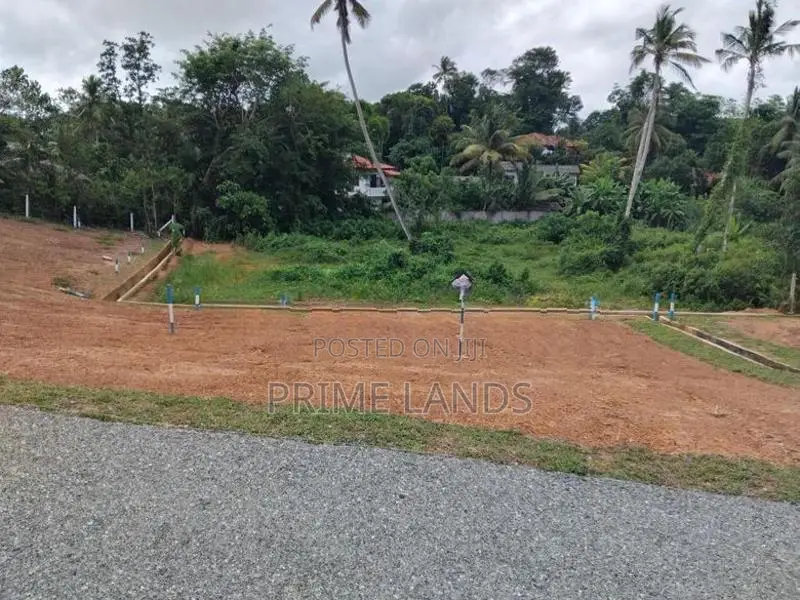 නේවාසික බිම් කොටස් කලුතර