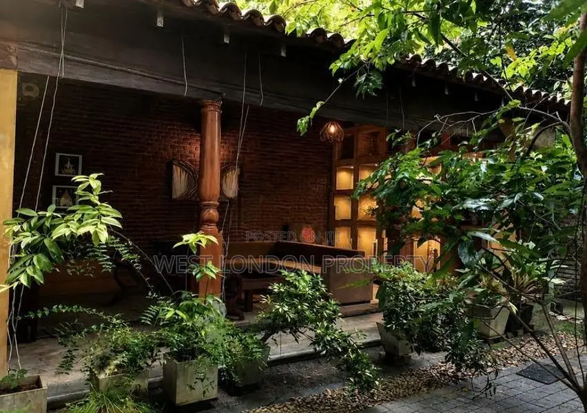 Luxury 2-Story House for Sale in Athurugiriya