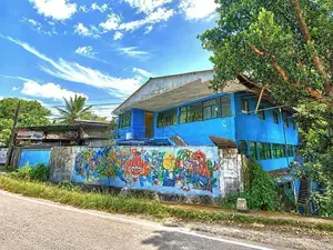 Commercial Building for Rent – Road Frontage Property.