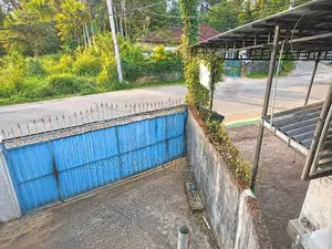 Commercial Building for Rent – Road Frontage Property.