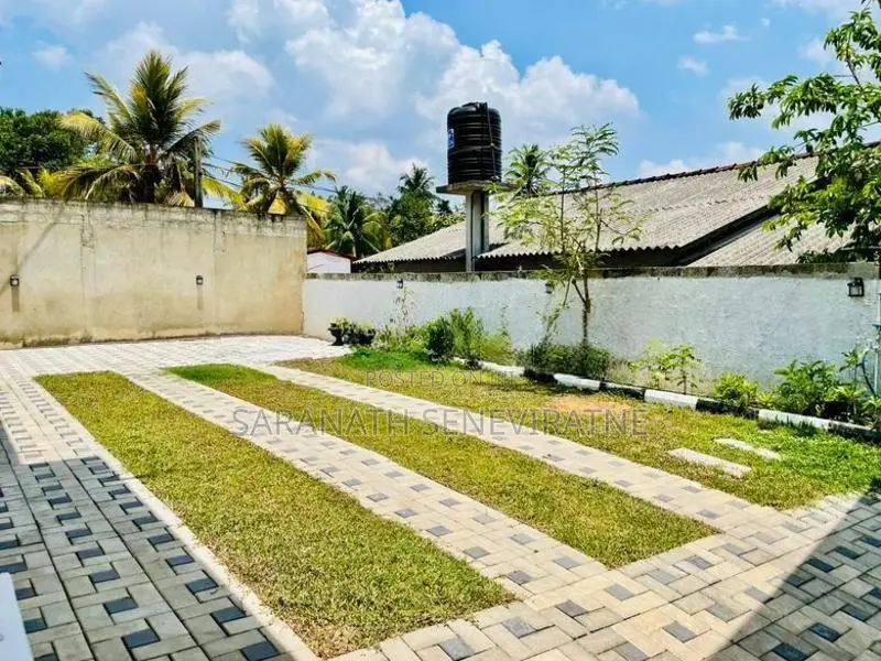 House For Sale in Kadawatha Imbulgoda With 1st Floor Slab