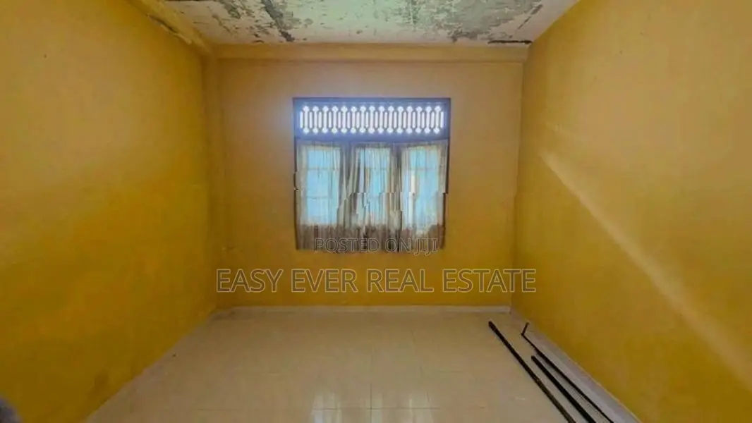කටුනායක පාරට ළඟින් ‎පර්චස් 22 ක වටිනා නිවස