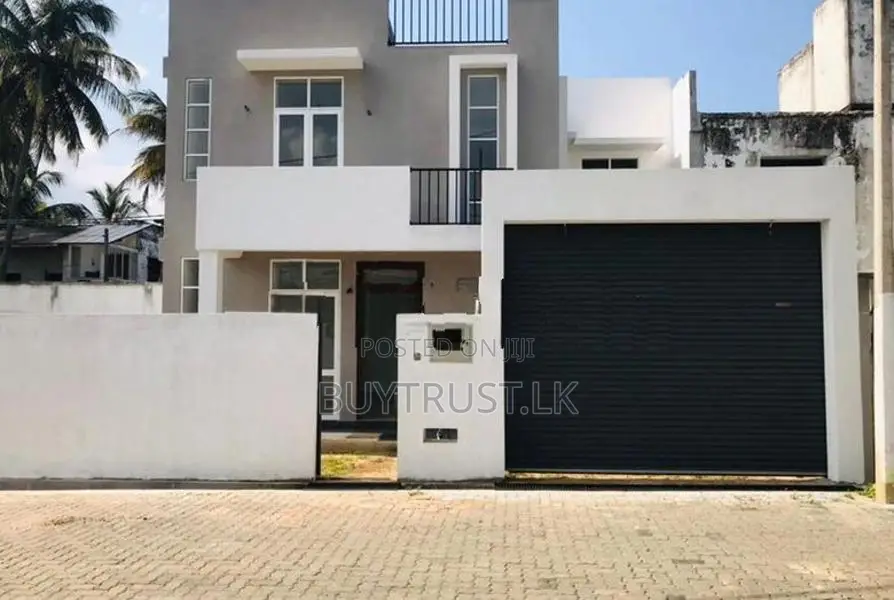 Two Story House for Sale in Ratmalana