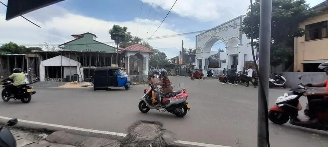 Building for Rent Ja Ela